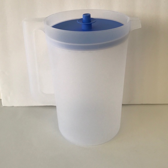 New Tupperware Classic Sheer Pitcher 4 Liter Clear & Blue Lid - Picture 3 of 8